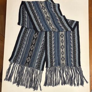 Elegant Blue and Gray Patterned Scarf made in Peru